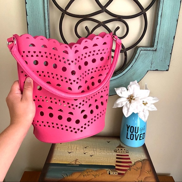 SOLD 🔴 Neiman Marcus | Pink Bucket Bag - Picture 2 of 10